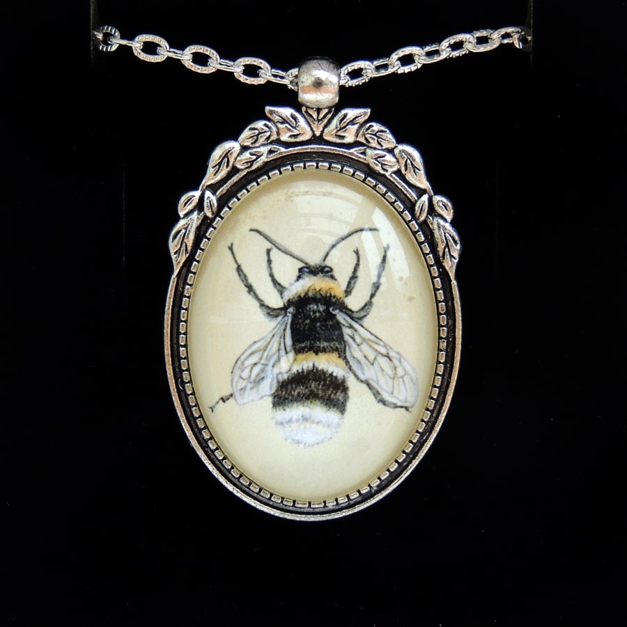 Bee Pendant Necklace - Leaf Silver Style