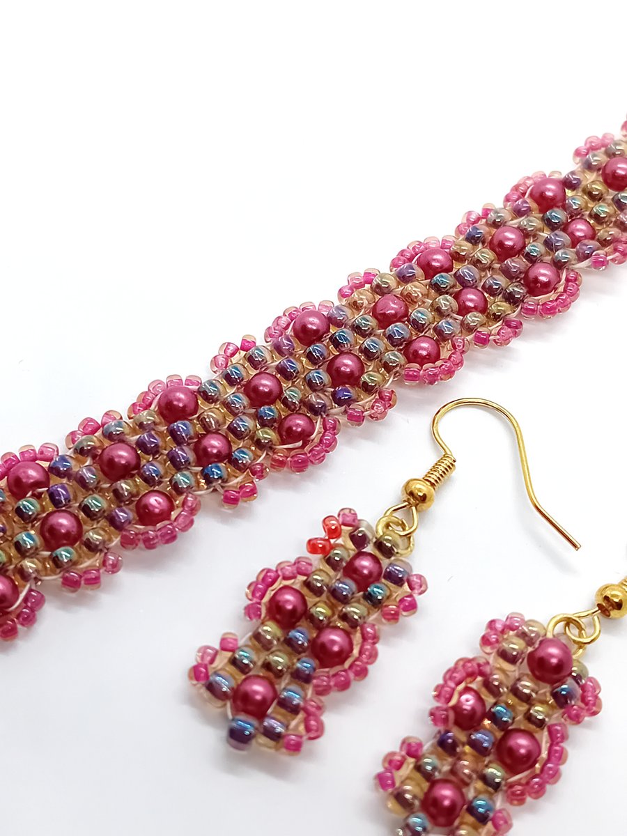 Shimmering pink, red and rainbow picot beaded bracelet and earrings set