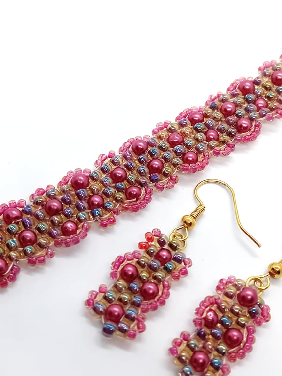 Shimmering pink, red and rainbow picot beaded bracelet and earrings set