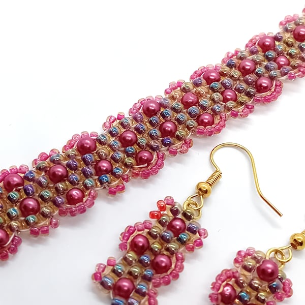 Shimmering pink, red and rainbow picot beaded bracelet and earrings set