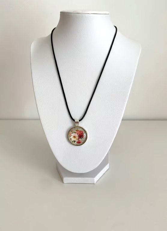 Pretty Floral Shabby Chic Pendant Necklace. Design 1