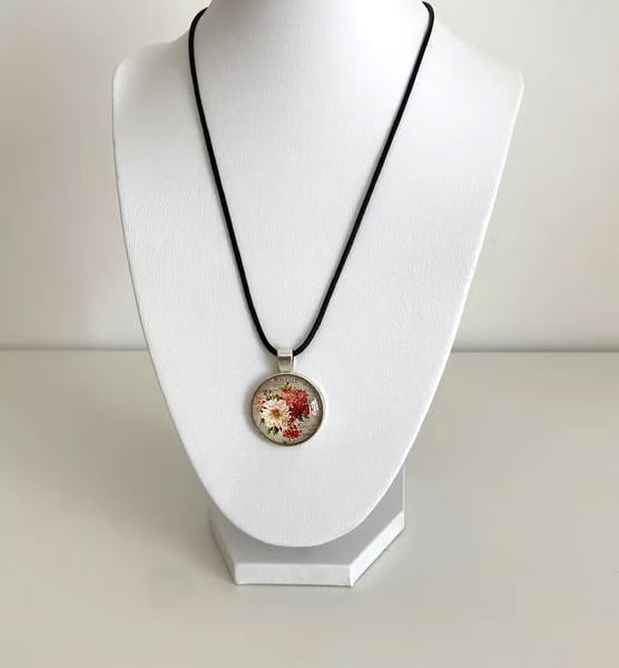 Pretty Floral Shabby Chic Pendant Necklace. Design 1