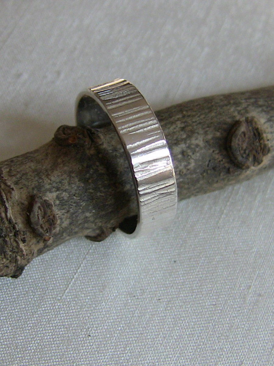  Sterling silver ring with hammered finish  R43
