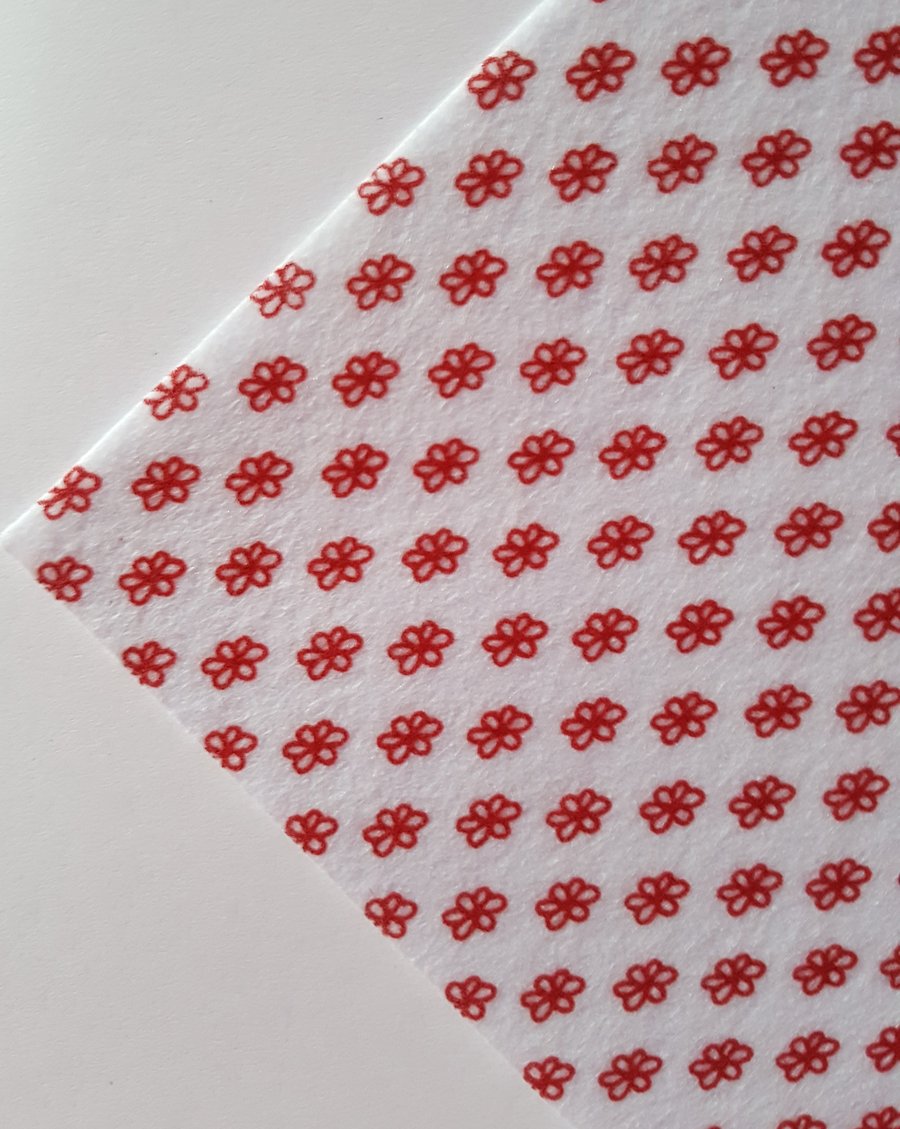 1 x Printed Felt Square - 12" x 12" - Flowers - White (Red Flowers)
