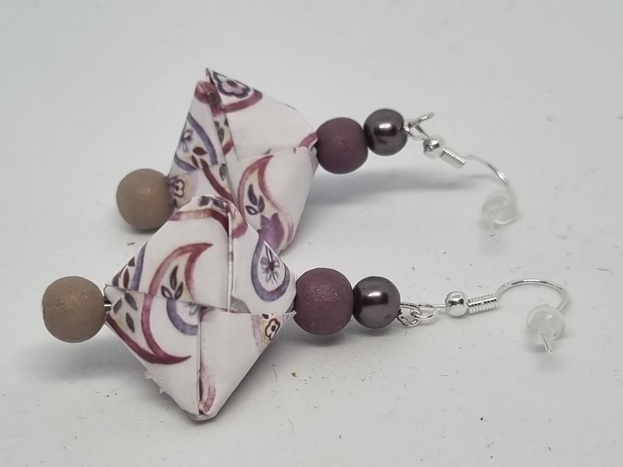 Origami earrings: white Paisley design paper and small beads