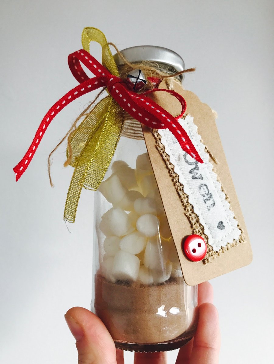 Hot chocolate treat kit with marshmallows, white choc stars & cookies