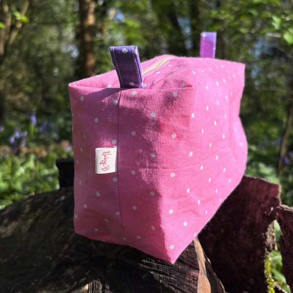 Make up bag (large) in pink and white polka dots