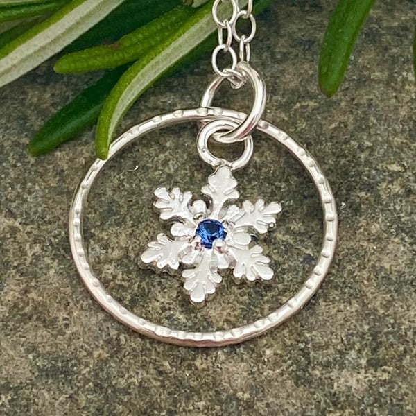 Snowflake Circle Necklace in Silver Sparkly drop Pendant Last one!