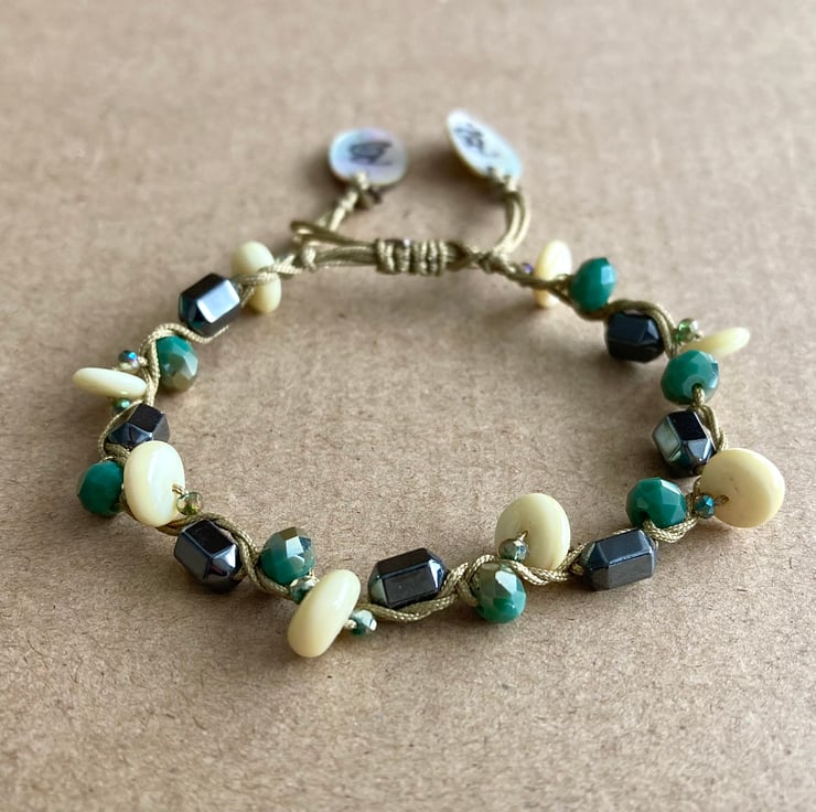 Semi Precious Stone & Metal Ball Bracelet - Silver/Green Semi Precious Stone & Metal Ball Bracelet - Silver/Green