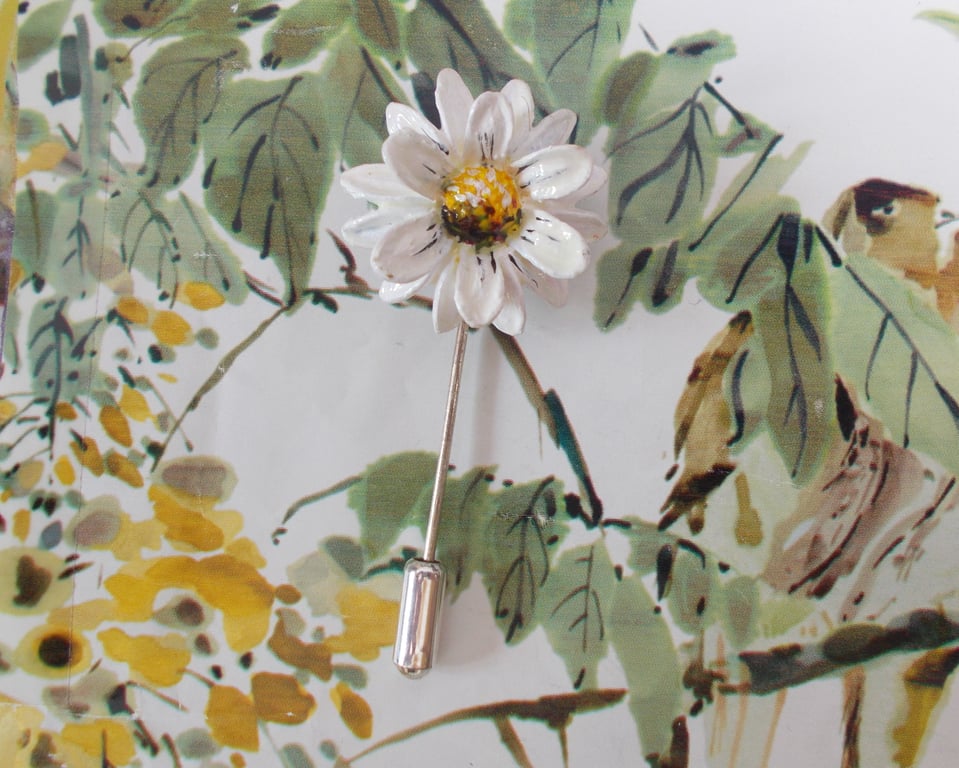 White MARGUERITE DAISY PIN : Daisy Lapel Flower Brooch, Hand Painted