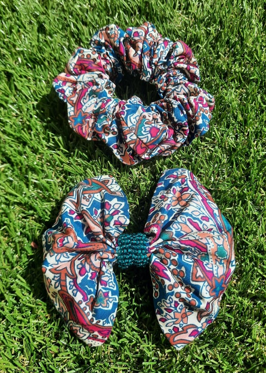 Teal beaded, clip on bow and scrunchie set, free UK delivery. 