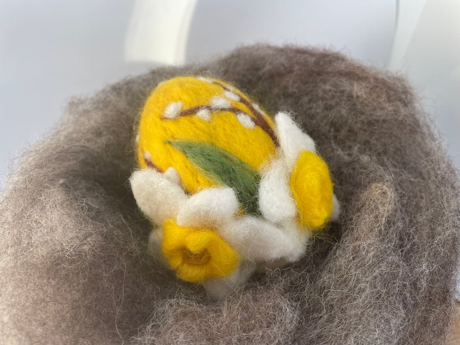 3D Felted Easter Egg, Needle Felt Easter Decoration, Daffodils, Flowers