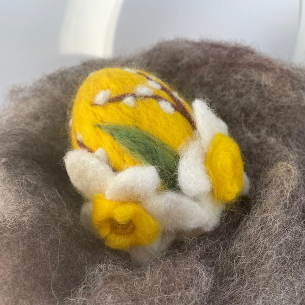 3D Felted Easter Egg, Needle Felt Easter Decoration, Daffodils, Flowers