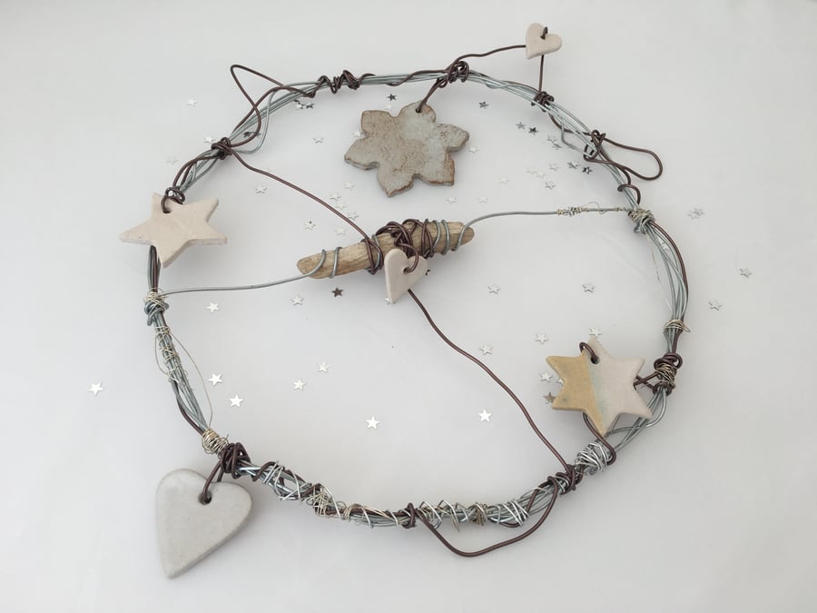 Christmas wreath, wire sculpture, wall art, christmas decoration, wire, pottery 