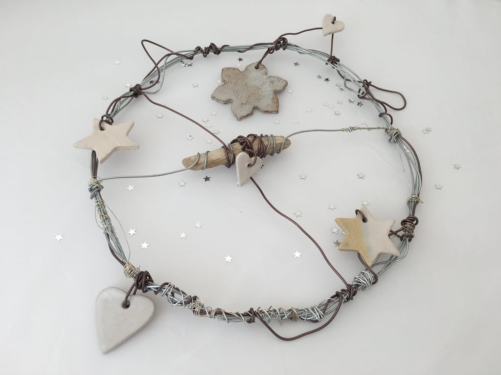 Christmas wreath, wire sculpture, wall art, christmas decoration, wire, pottery 
