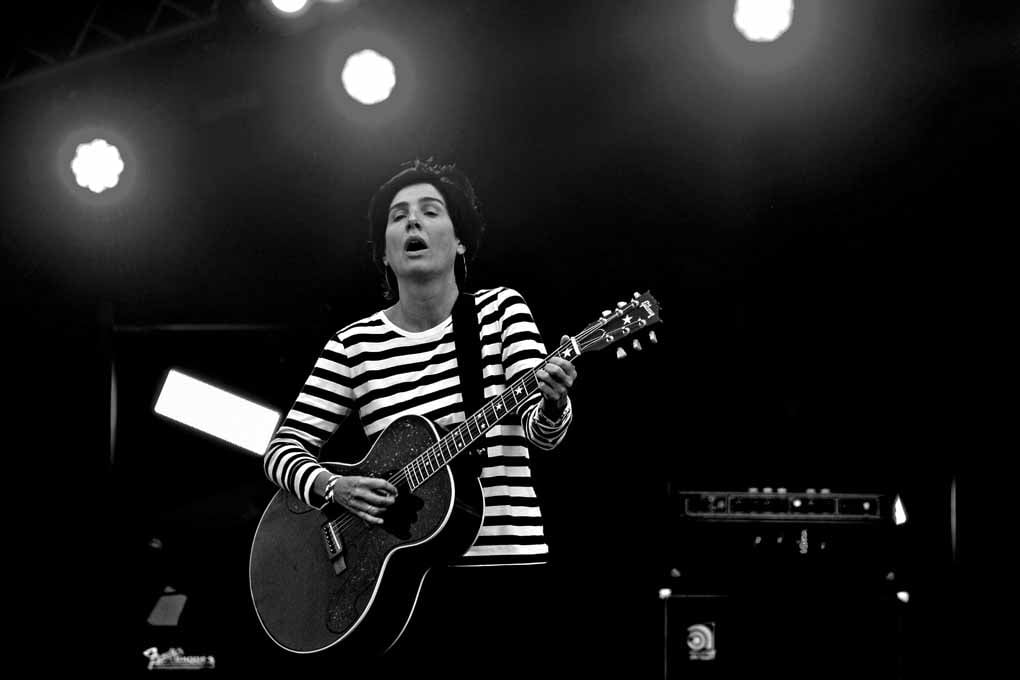 Sharleen Spiteri Performing Live With Texas Photograph Print