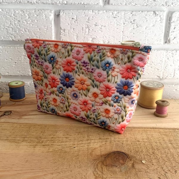 Daisy Make Up Bag - 