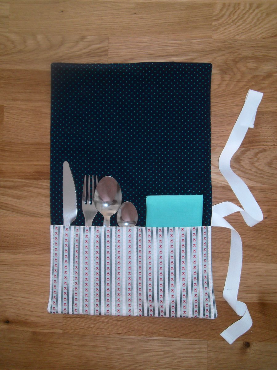 Fabric cutlery roll with napkin