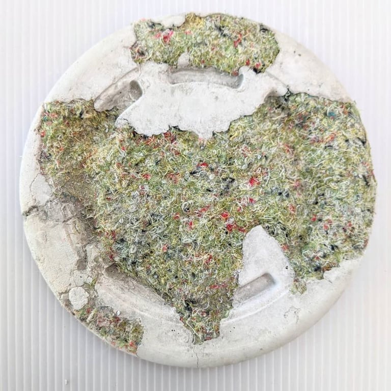Global 1 green round concrete textile wall plaque from recycled materials 