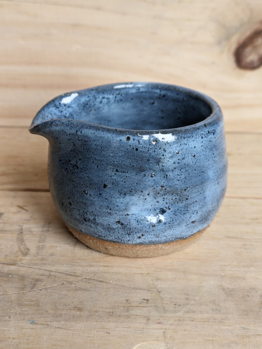 Diddy squat blue jug (thumb)