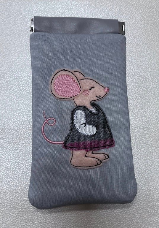 Embroidered Glasses case  - Mouse