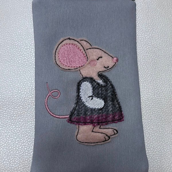 Embroidered Glasses case  - Mouse