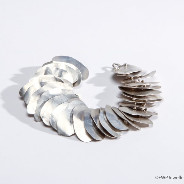 Elegant Leaf Link Bracelet