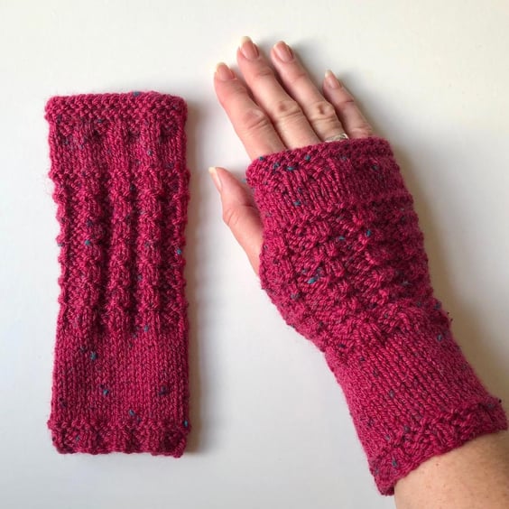 Fingerless Gloves Mittens Wrist Warmers in Deep Heather Pink Tweed Aran Wool