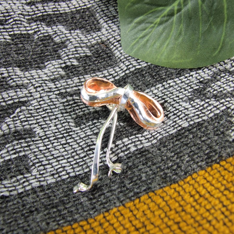 Brooch. Sterling Silver and Copper Ribbon Lapel Pin 