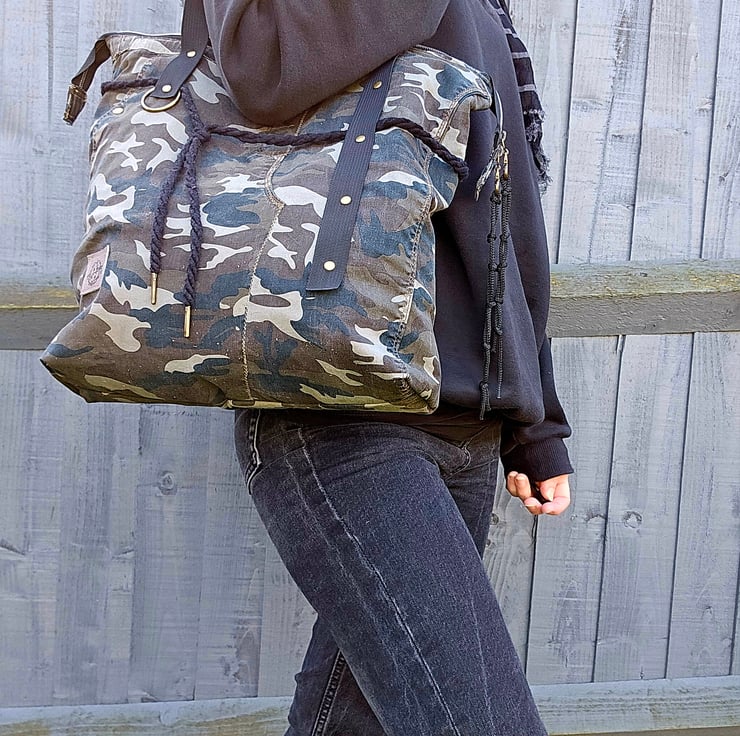 Mens camo tote sales bag