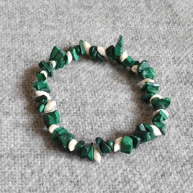 Malachite Chip Children’s Elastic Bracelet with White Glass Magatama Beads