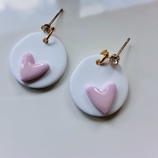 Contrast heart earrings 