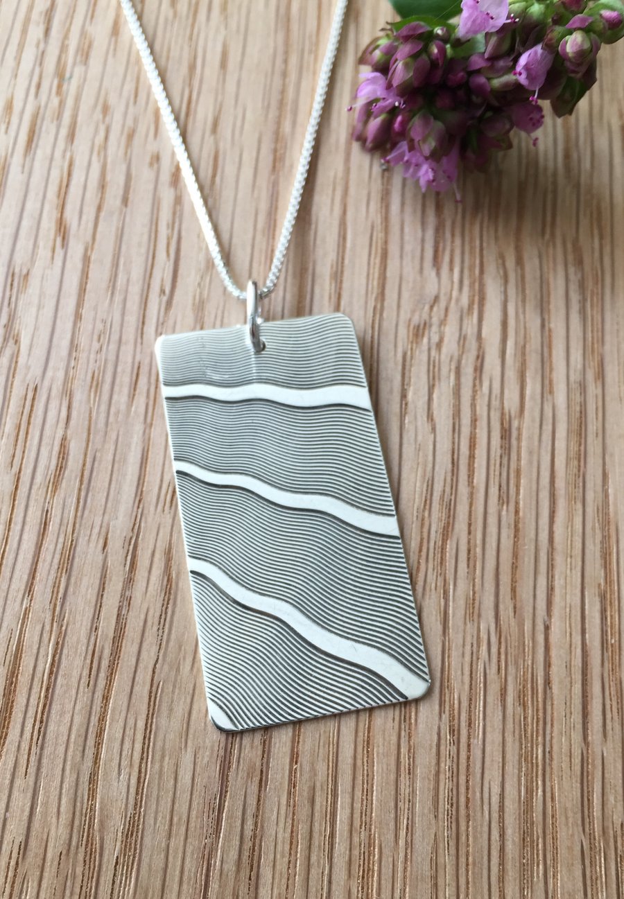 Oblong three sunbeams silver necklace