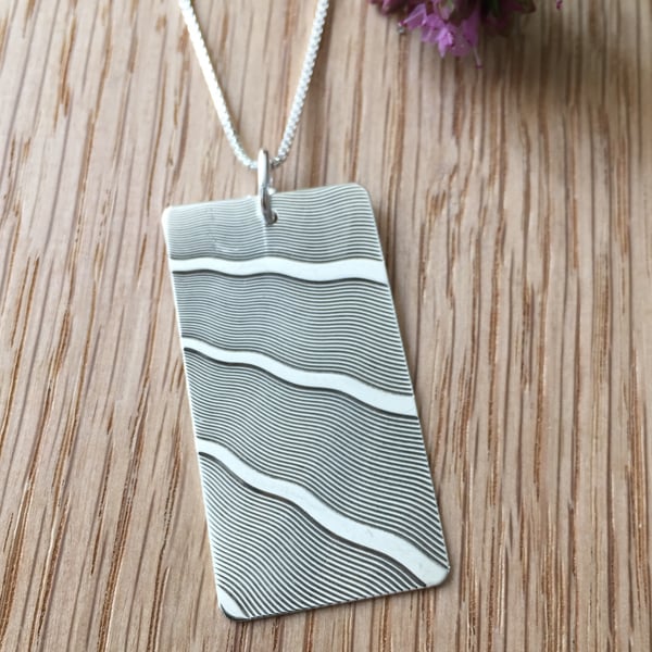 Oblong three sunbeams silver necklace
