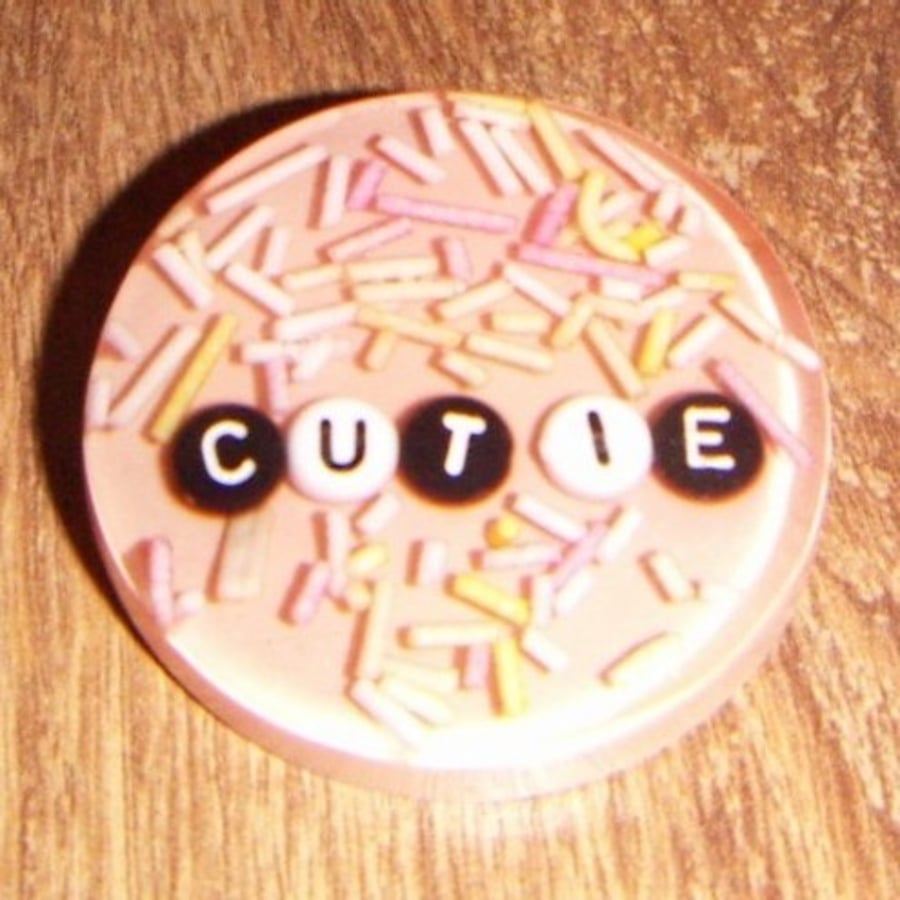 Cutie resin brooch - candy filled