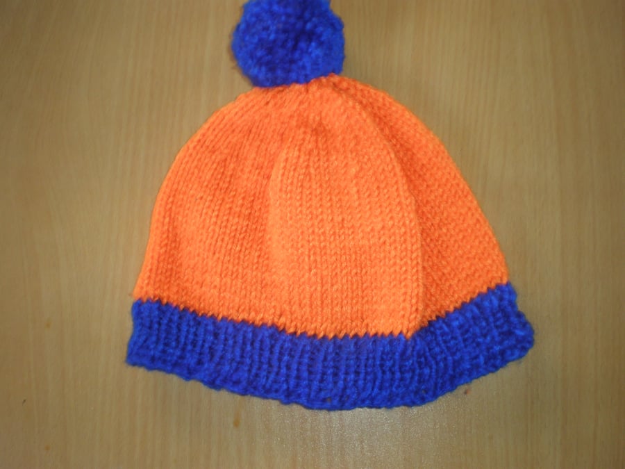 child's orange and blue bobble hat (054)