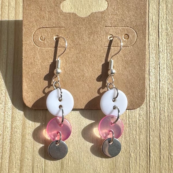 Button dangle earrings 