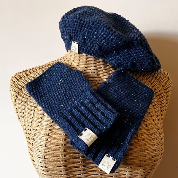Woollen beret and fingerless gloves