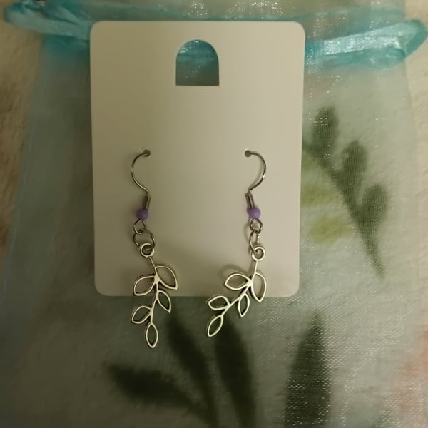 Cute silver plated leaves drop earrings,  very pretty, 