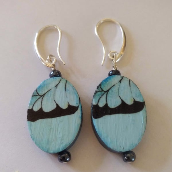 Contemporary wood earrings. 