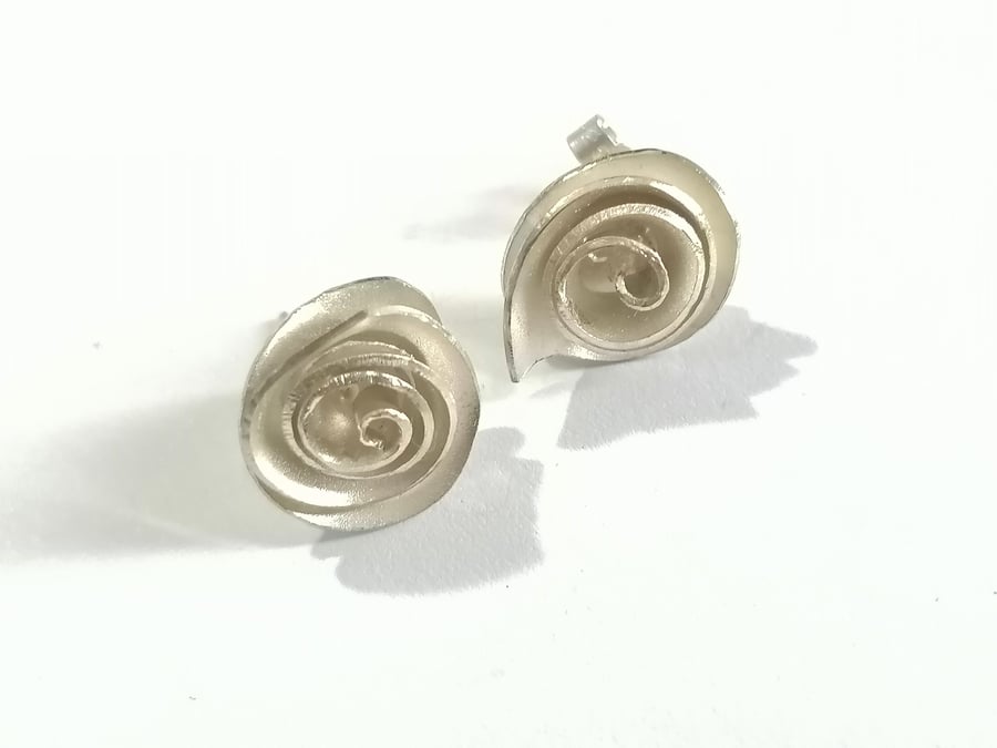 Rose studs in Silver