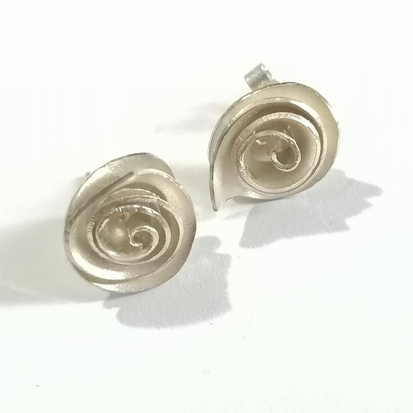 Rose studs in Silver