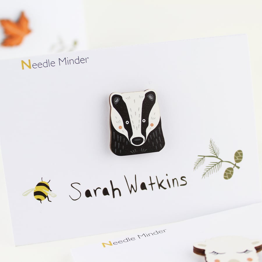 Wooden Badger Magnetic Needle Minder
