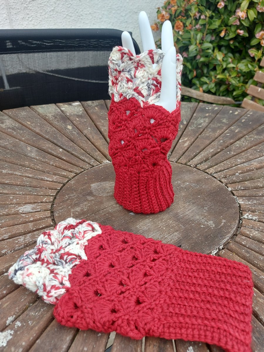 Scalloped Fingerless Gloves