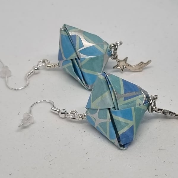 Origami earrings: blue metallic paper and star charms