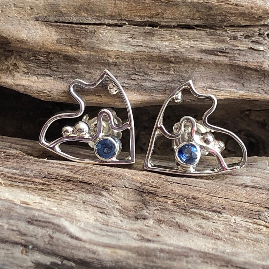Sterling silver wave stud earrings with sapphire -00001881