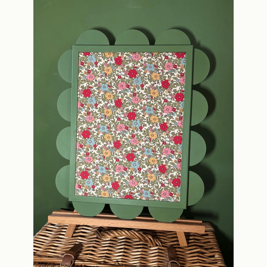 The JoJo: Handmade Luxury Picture Board With Lush Green Scalloped Edge Design