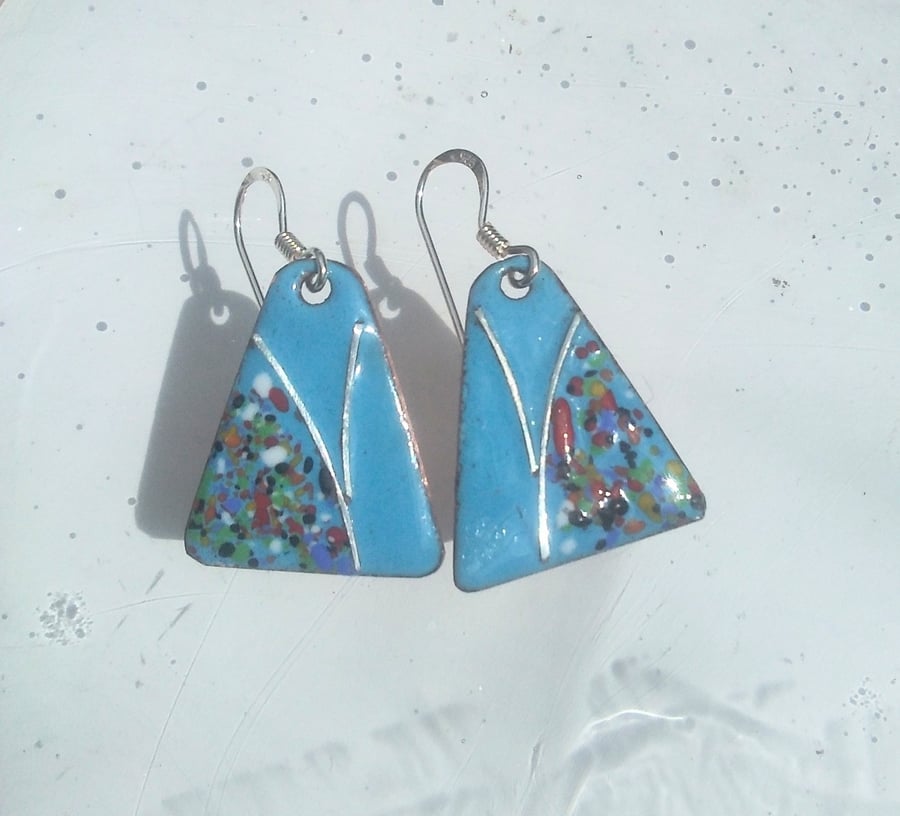 DAINTY SHORT ENAMELLED EARRINGS - TRIANGLE WITH STERLING SILVER