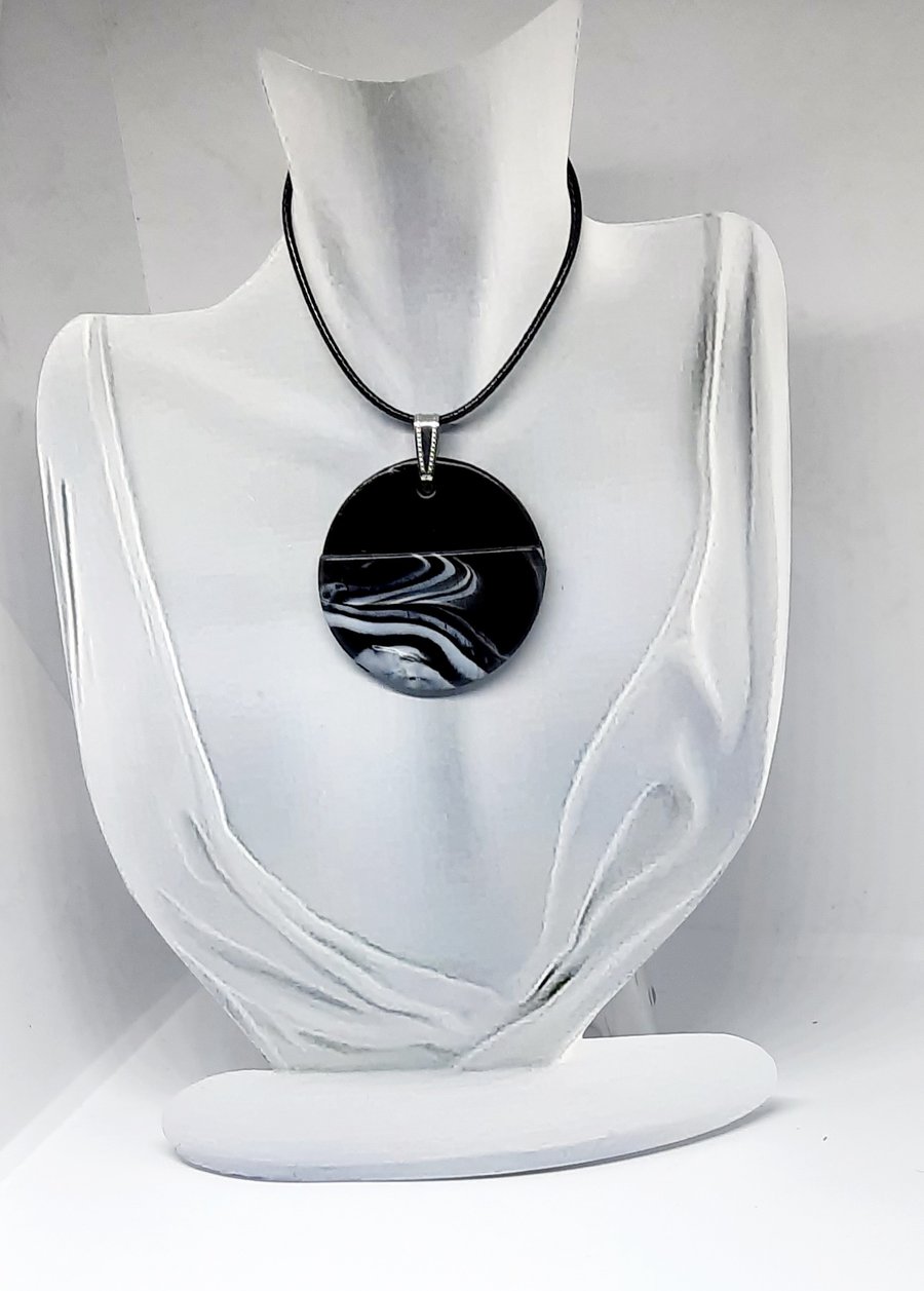 Marble and black pendant necklace 