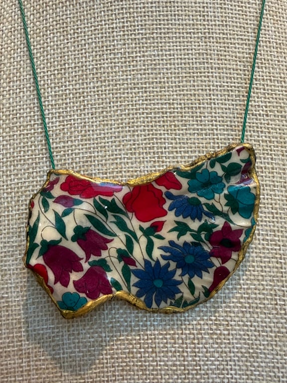 Floral Liberty shell necklace 